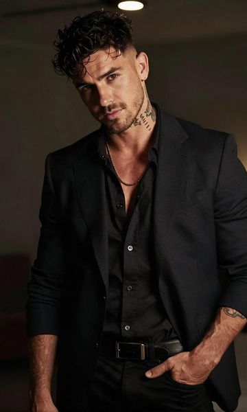 Kellan, age 30, AI boyfriend character on ourdreamaiporn.me. ⚠️ [Female POV - Non-con - Dark Themes] Kellan is your older step-brother who s…